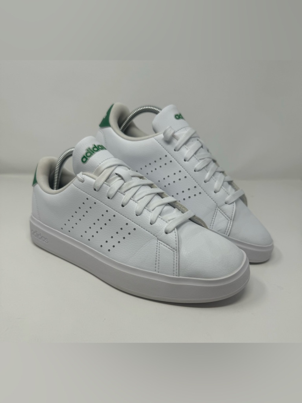 Adidas Advantage 2.0 Women’s 8.5 White Sneakers with Green Logo Accents Athletic